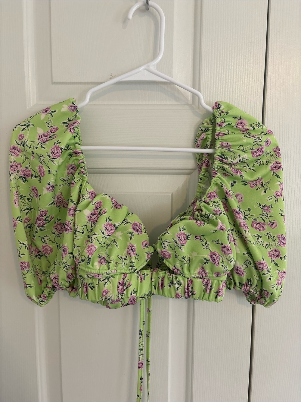 Green boutique puff sleeve crop top